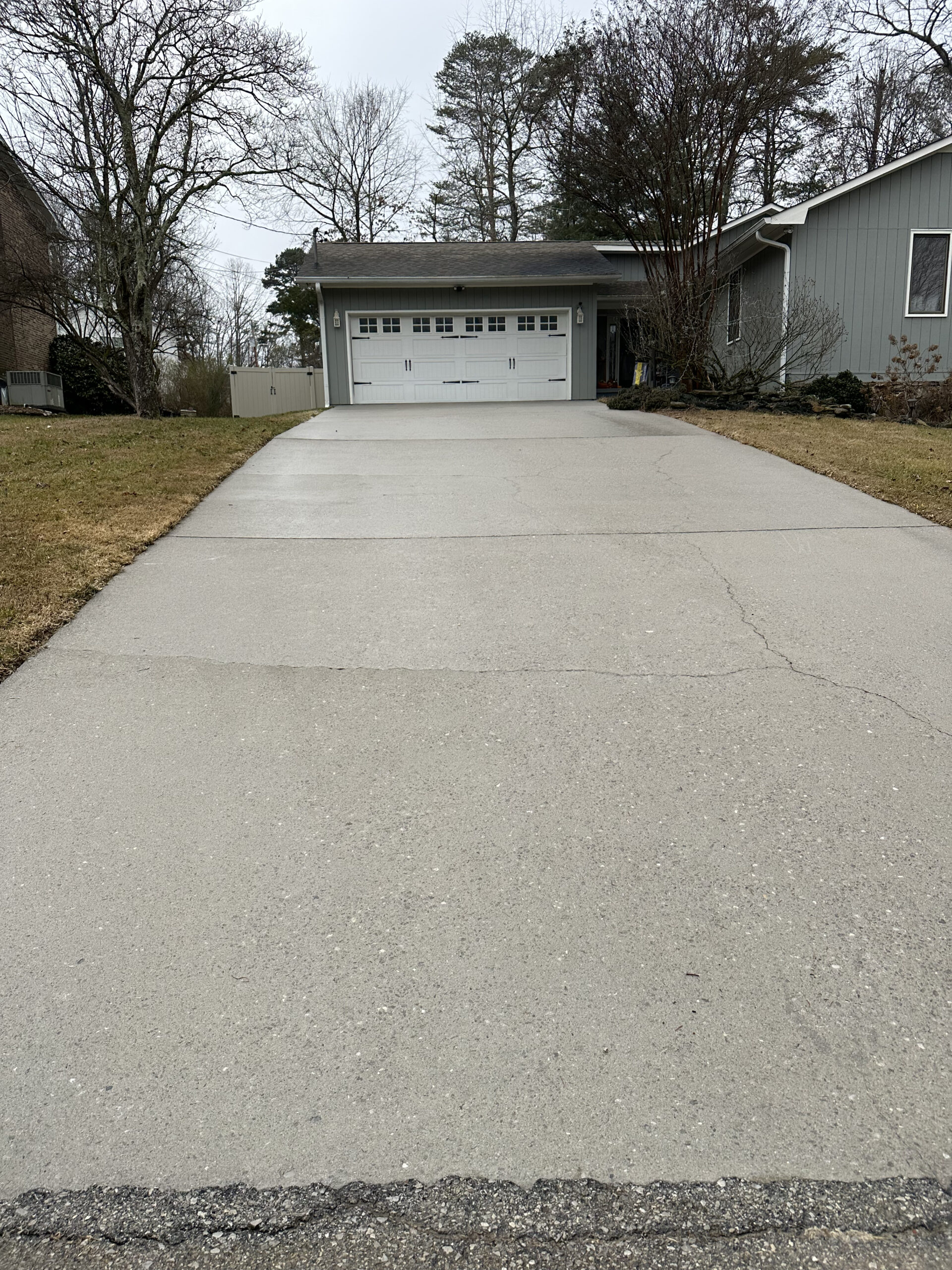 pressure-wash-driveway